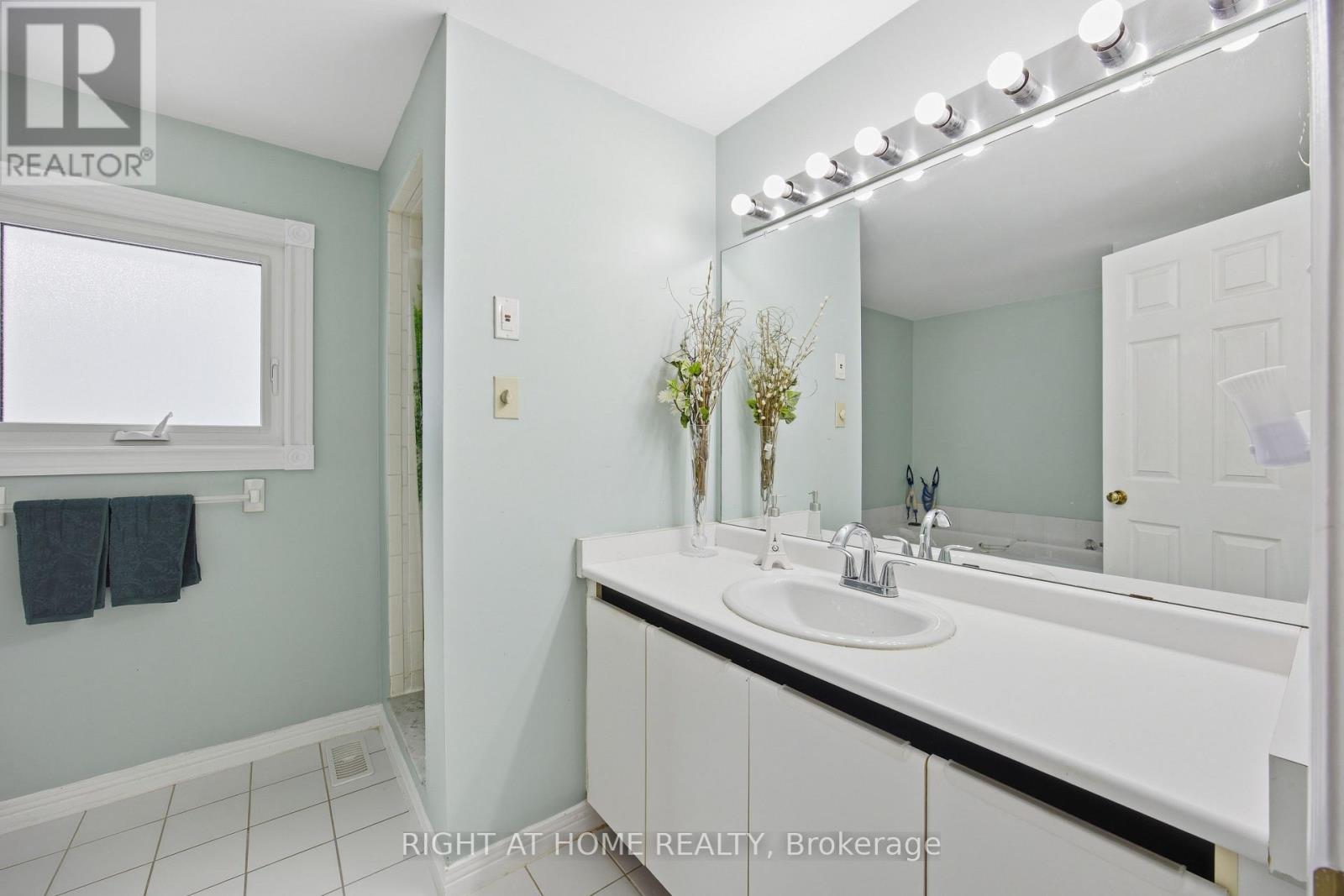 333 Brigade Drive, Hamilton, Ontario  L9B 2G1 - Photo 19 - X12778264