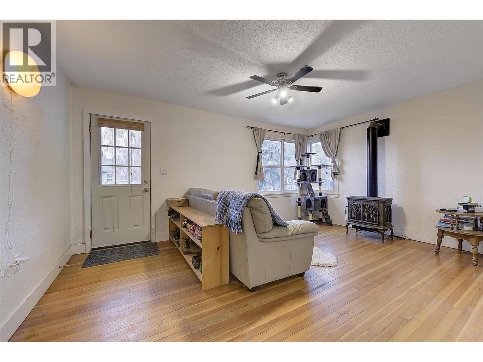 541 Okanagan Boulevard, Kelowna, British Columbia  V1Y 7K9 - Photo 6 - 10369812