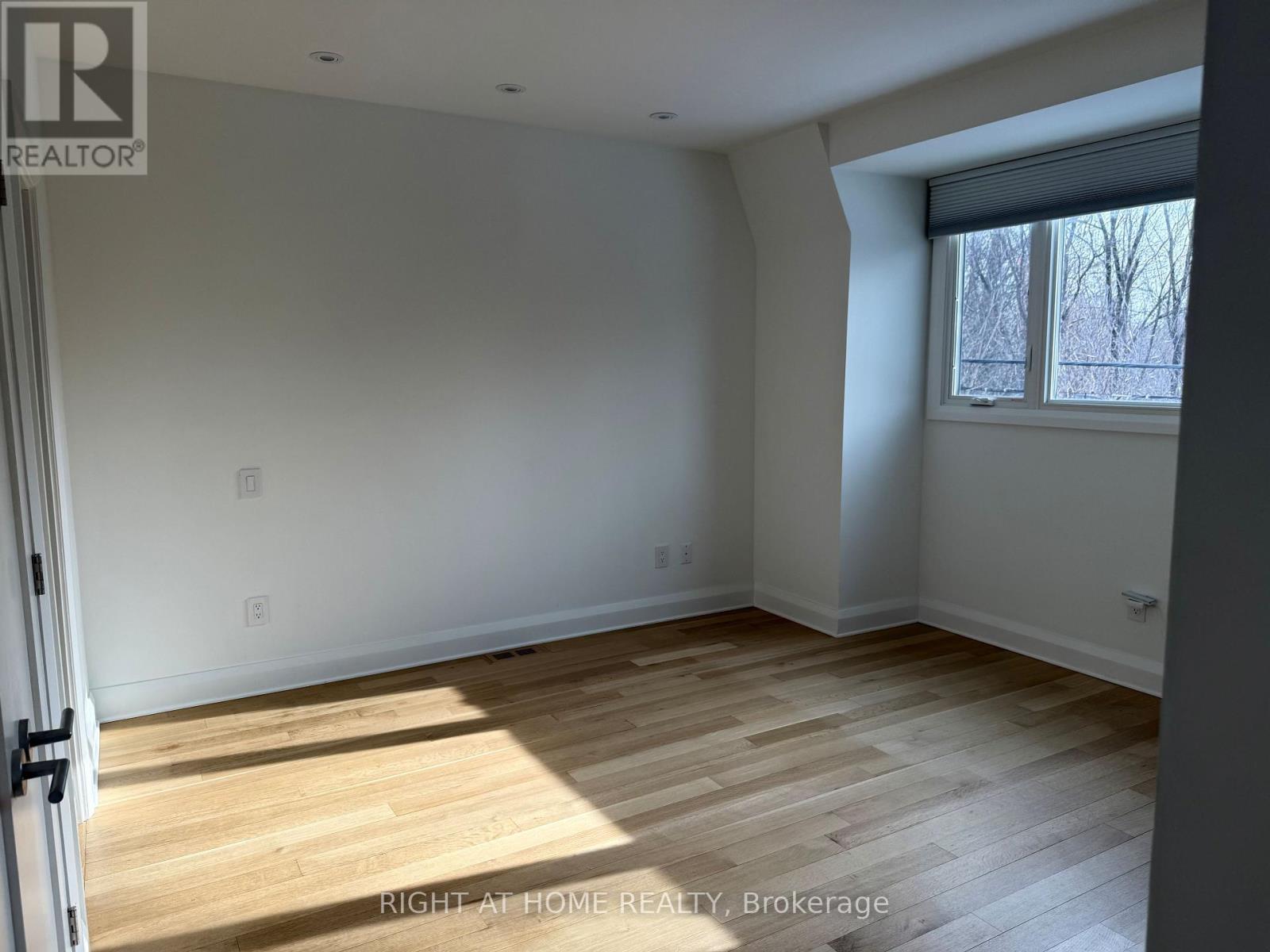 221 Crichton Street, Ottawa, Ontario  K1M 1W3 - Photo 12 - X12781302