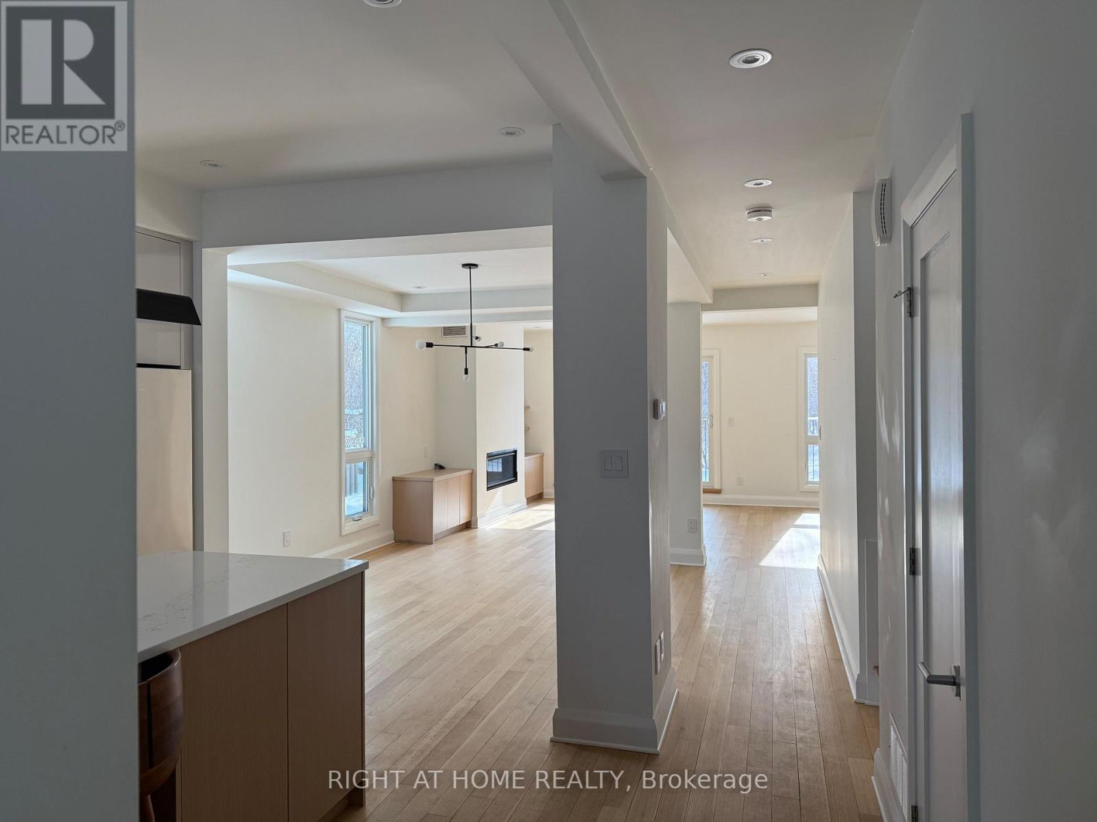 221 Crichton Street, Ottawa, Ontario  K1M 1W3 - Photo 3 - X12781302