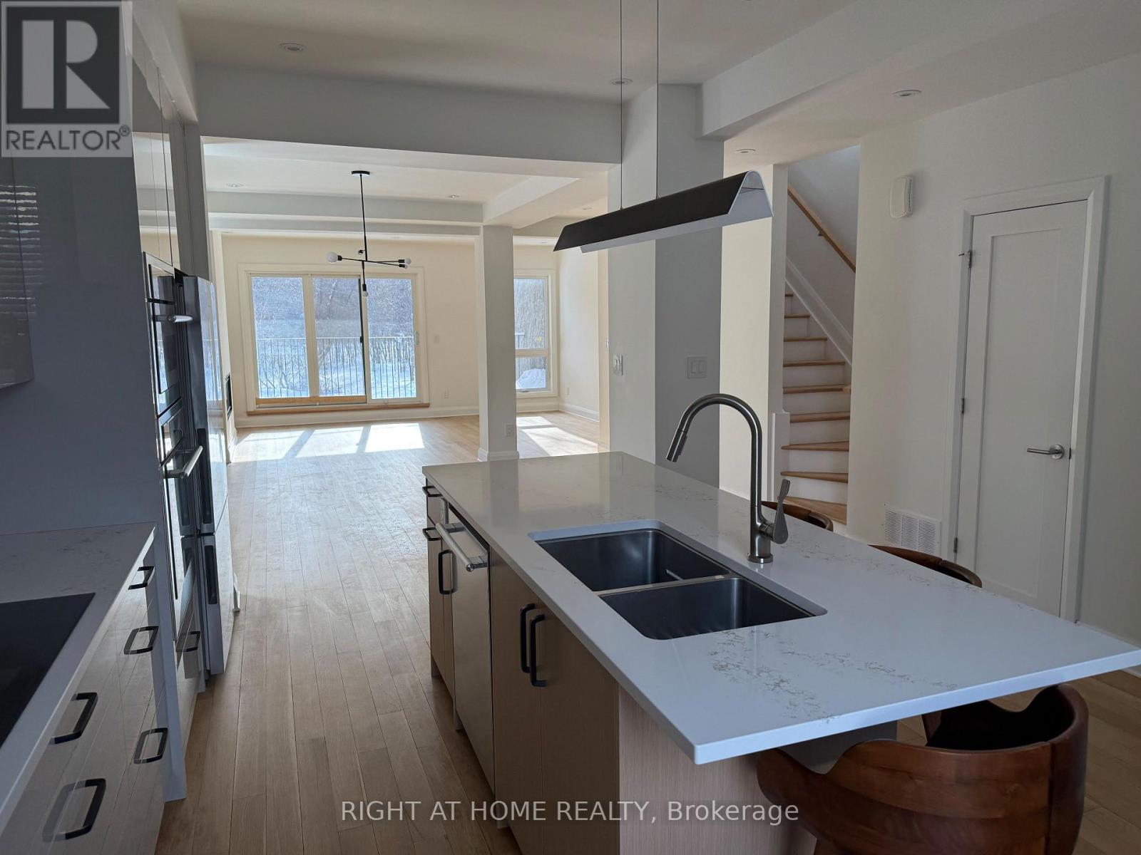 221 Crichton Street, Ottawa, Ontario  K1M 1W3 - Photo 4 - X12781302