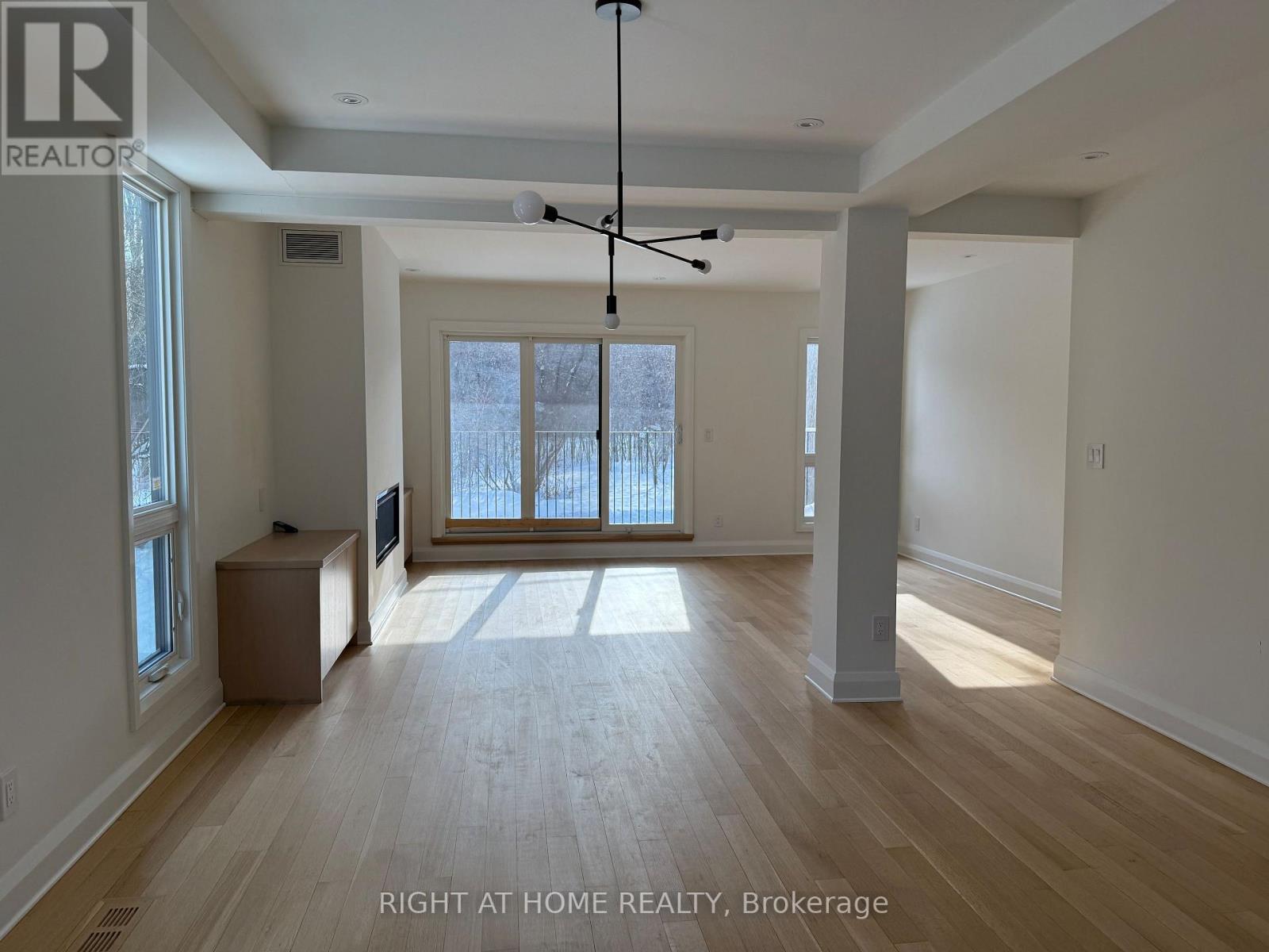 221 Crichton Street, Ottawa, Ontario  K1M 1W3 - Photo 7 - X12781302