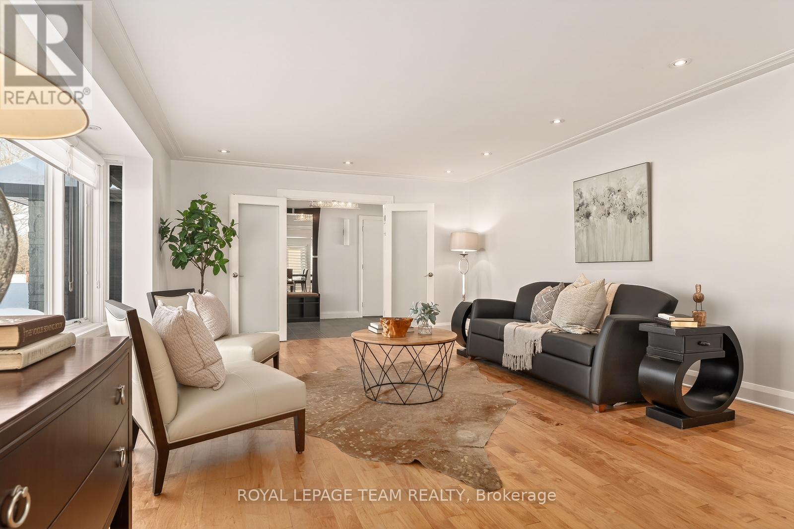 230 Sandridge Road, Ottawa, Ontario  K1L 5A2 - Photo 11 - X12781342