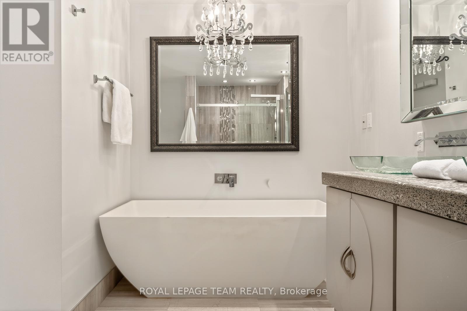 230 Sandridge Road, Ottawa, Ontario  K1L 5A2 - Photo 31 - X12781342