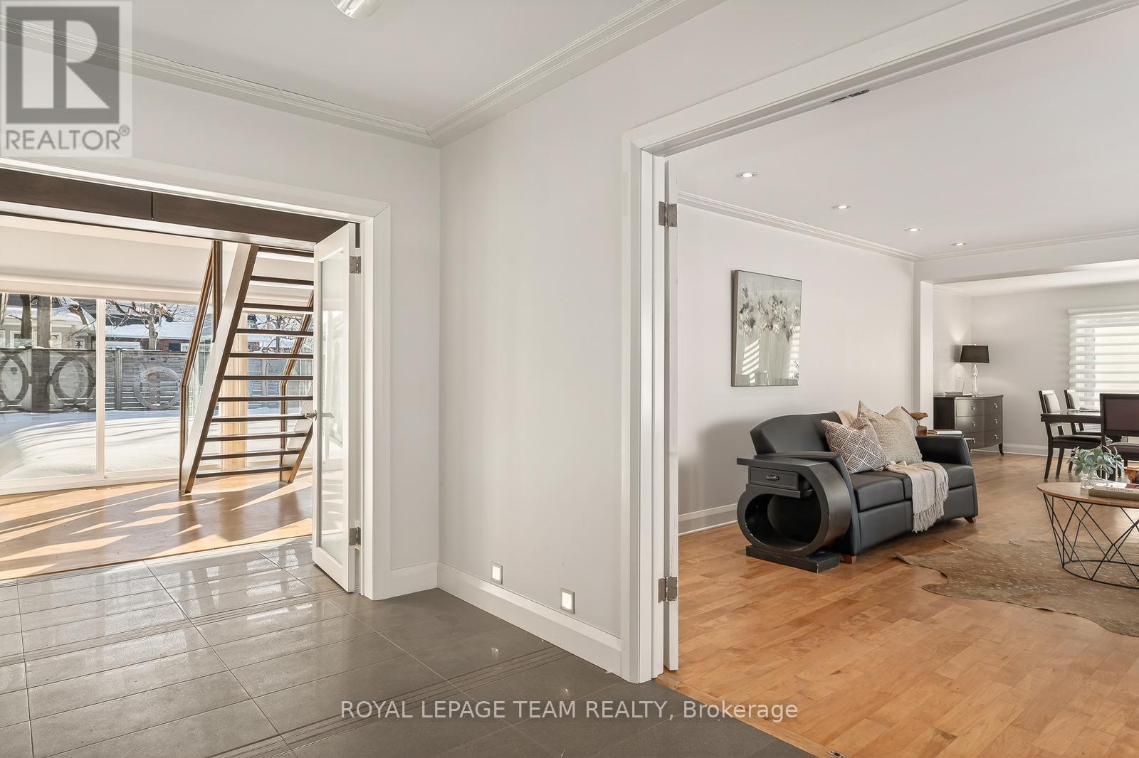 230 Sandridge Road, Ottawa, Ontario  K1L 5A2 - Photo 6 - X12781342