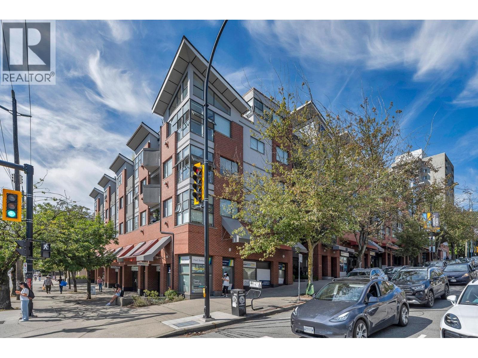 406 305 Lonsdale Avenue, North Vancouver, British Columbia  V7M 2G3 - Photo 1 - R3088731