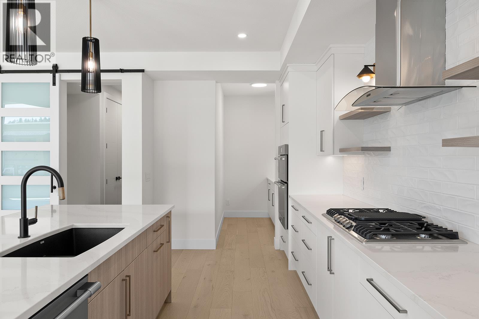 3462 Hilltown Close Kelowna Photo 8