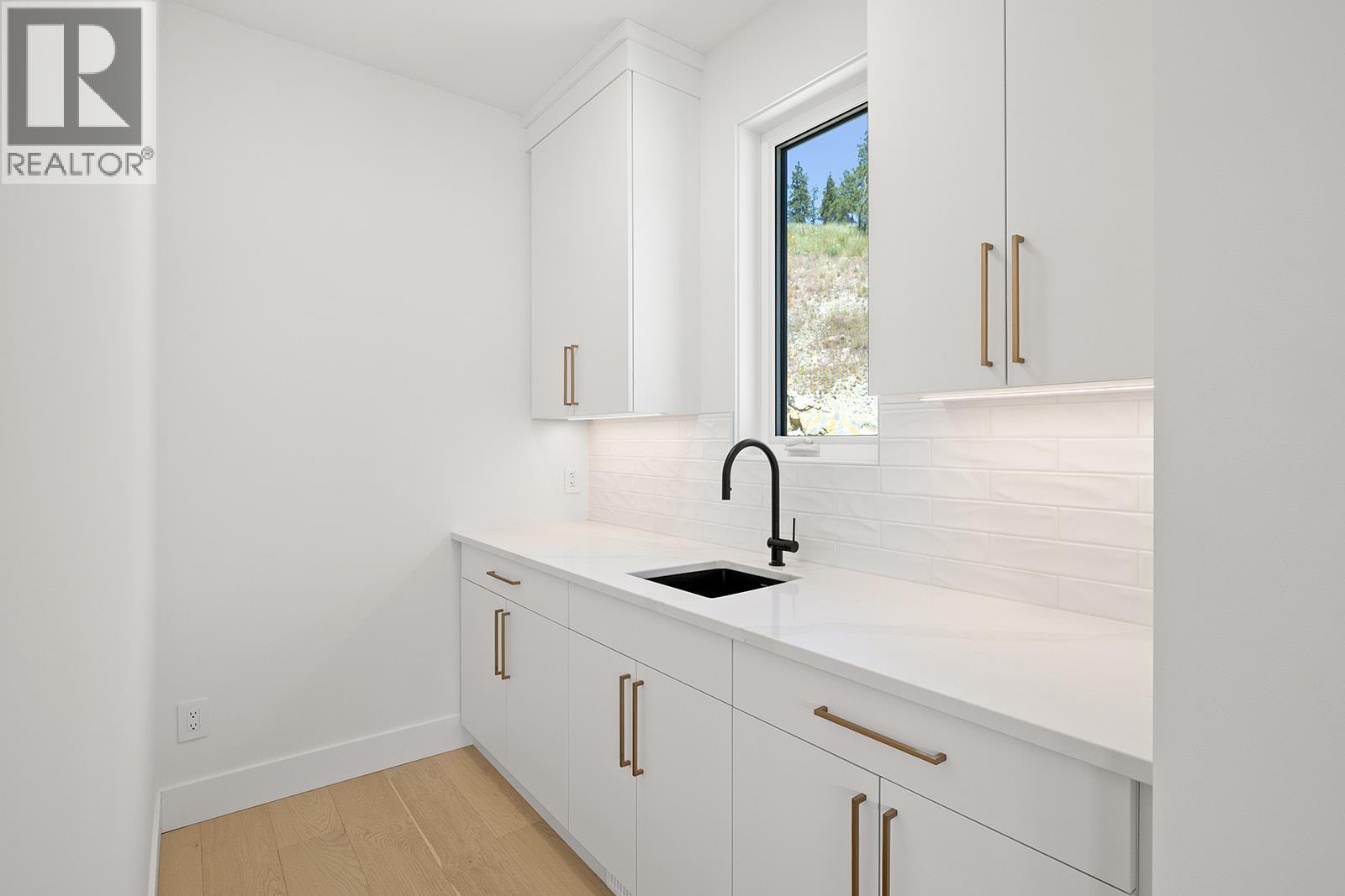 3462 Hilltown Close Kelowna Photo 9