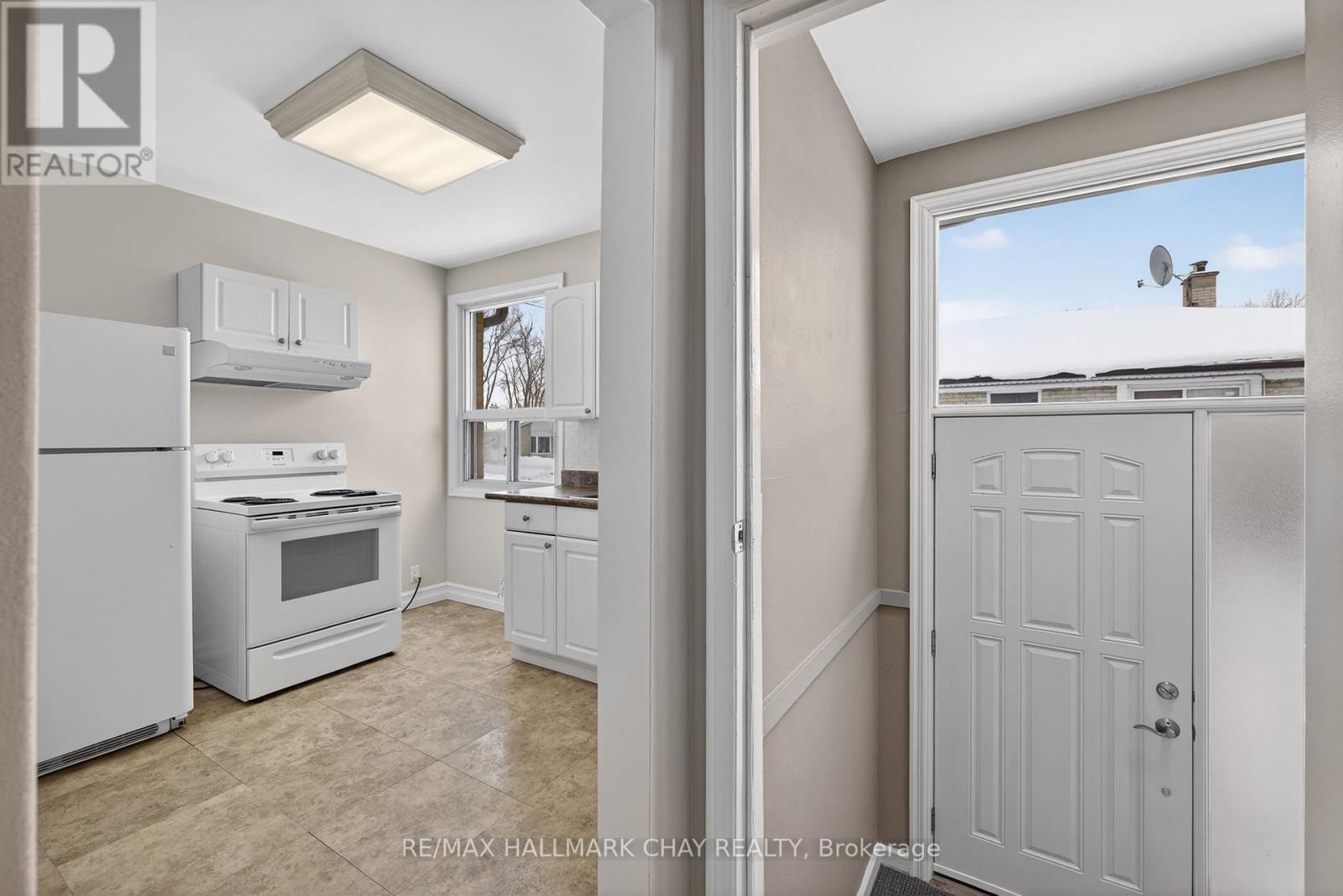 313 Taylor Mills Drive N, Richmond Hill, Ontario  L4C 2T8 - Photo 6 - N12781288