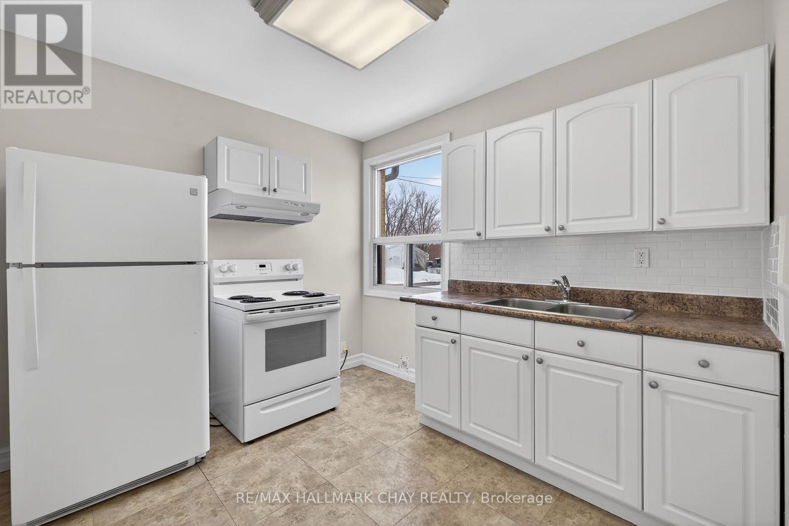 313 Taylor Mills Drive N, Richmond Hill, Ontario  L4C 2T8 - Photo 7 - N12781288