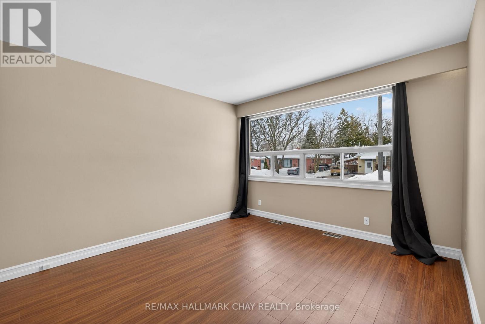 313 Taylor Mills Drive N, Richmond Hill, Ontario  L4C 2T8 - Photo 9 - N12781288