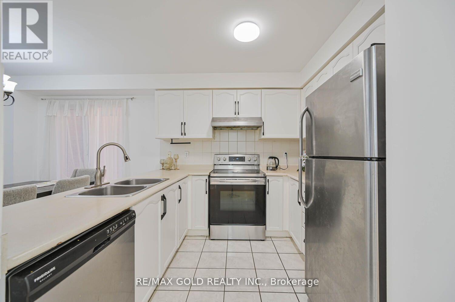 34 Earth Star Trail, Brampton, Ontario  L6R 2P3 - Photo 8 - W12781296