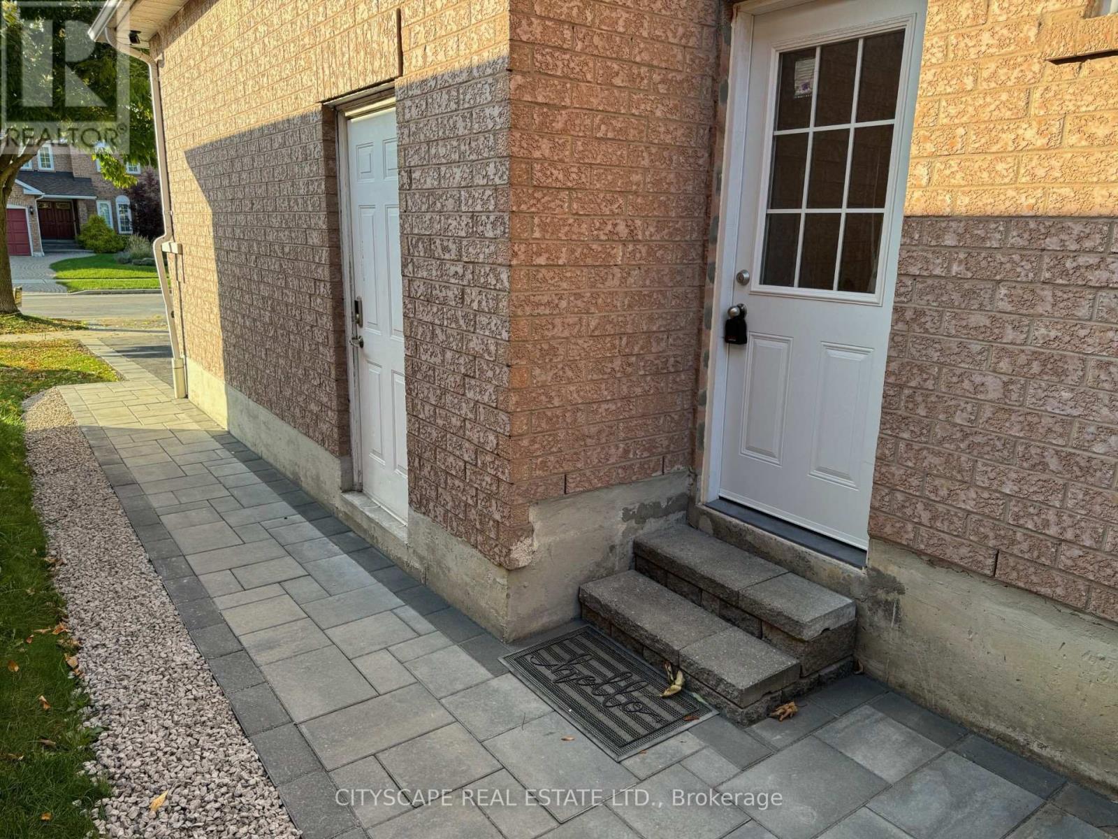 2b - 6421 Donway Drive, Mississauga, Ontario  L5V 1J4 - Photo 2 - W12781306