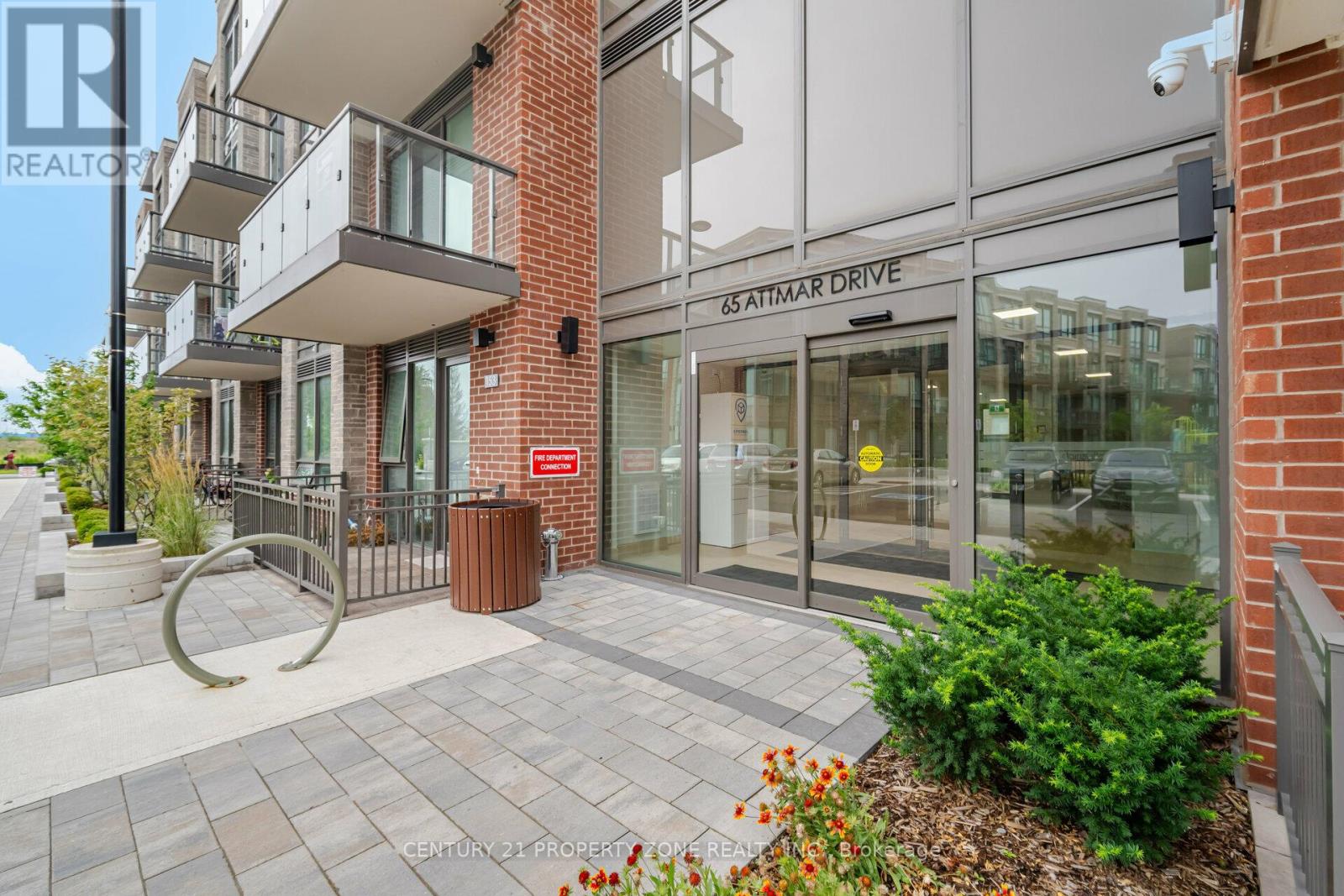 263 - 65 Attmar Drive, Brampton, Ontario  L6P 0Y6 - Photo 3 - W12781308