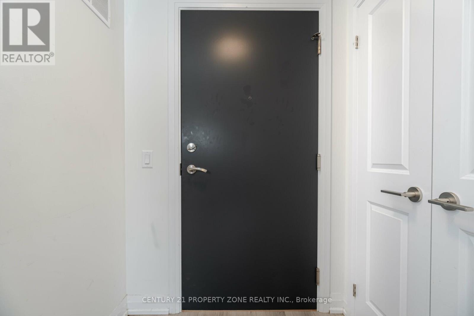 263 - 65 Attmar Drive, Brampton, Ontario  L6P 0Y6 - Photo 5 - W12781308