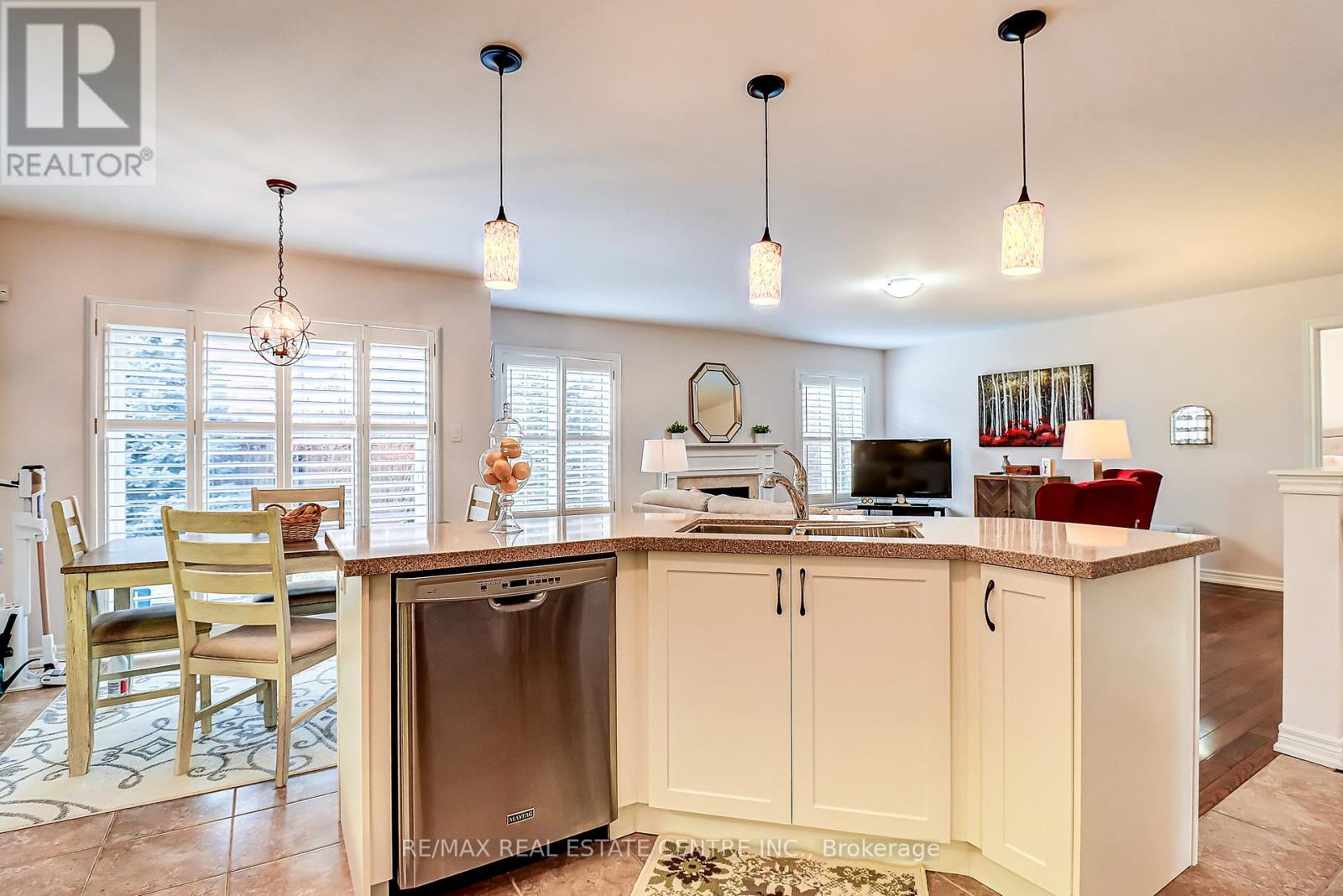 40 Muzzo Drive, Brampton, Ontario  L6R 3W8 - Photo 8 - W12781314