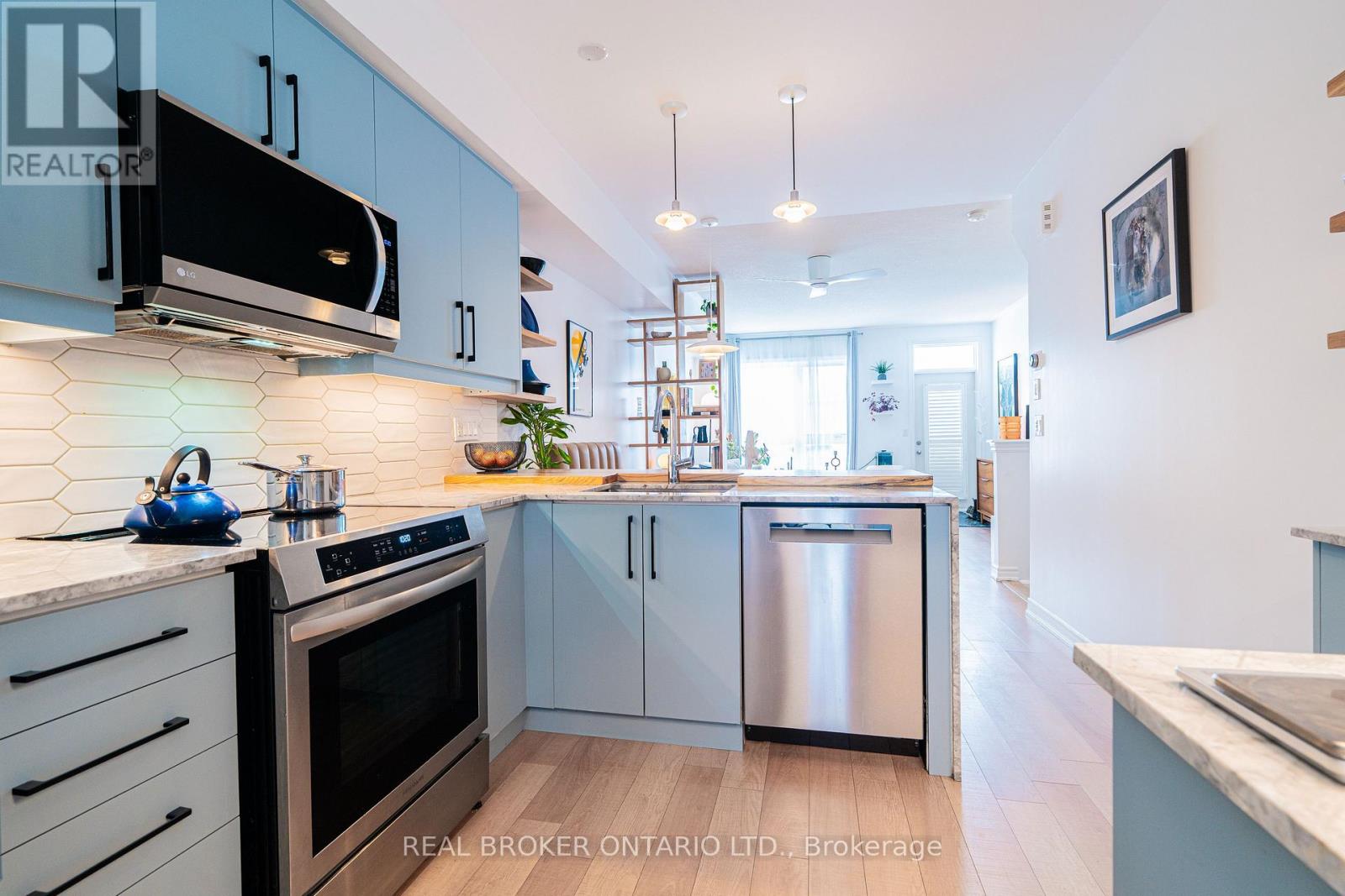 2 - 104 Caledonia Park Road, Toronto, Ontario  M6H 0B1 - Photo 10 - W12781320