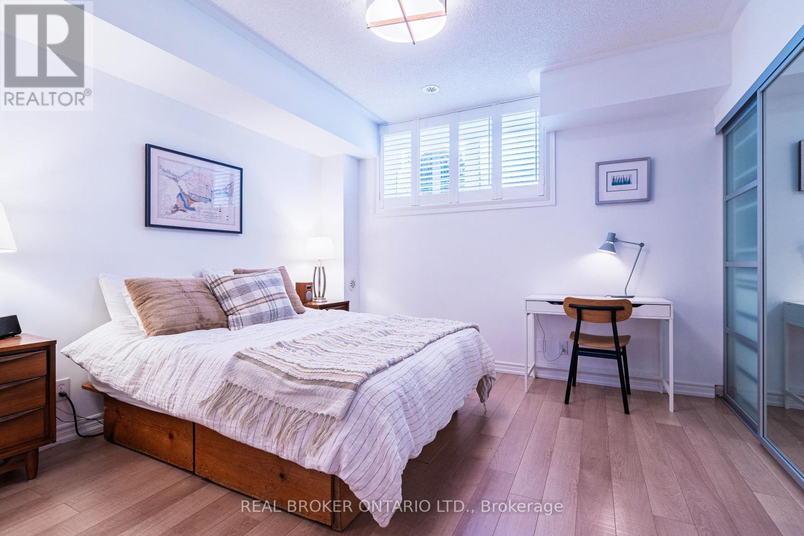 2 - 104 Caledonia Park Road, Toronto, Ontario  M6H 0B1 - Photo 17 - W12781320