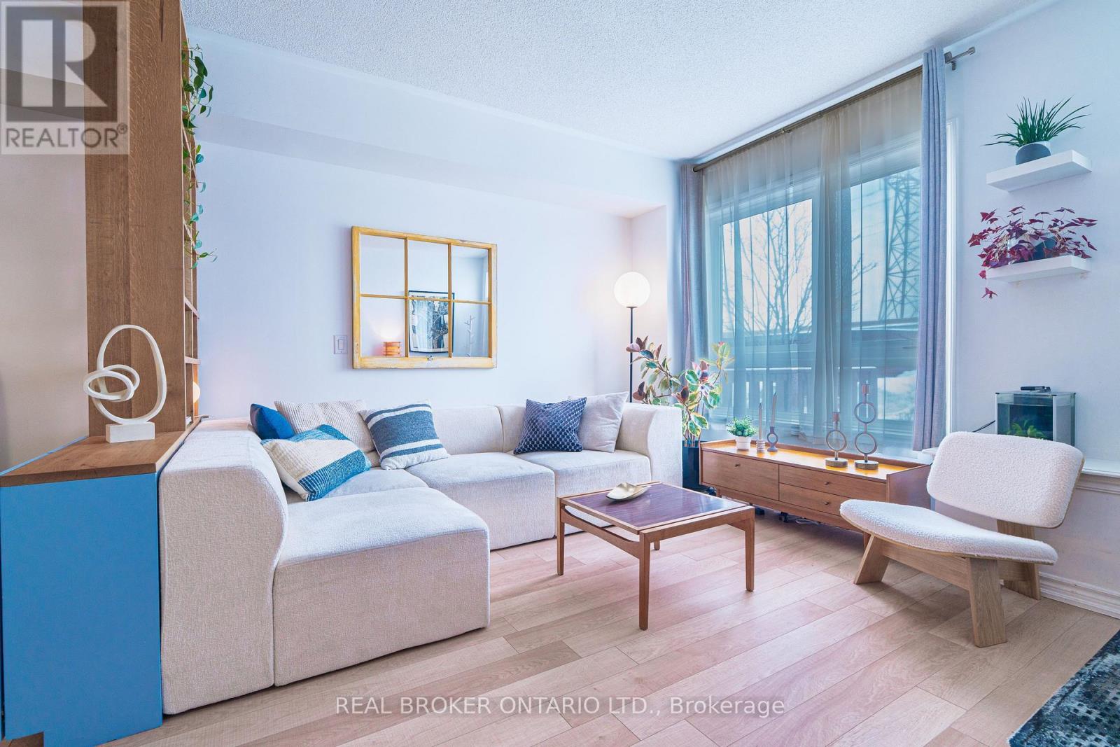 2 - 104 Caledonia Park Road, Toronto, Ontario  M6H 0B1 - Photo 2 - W12781320