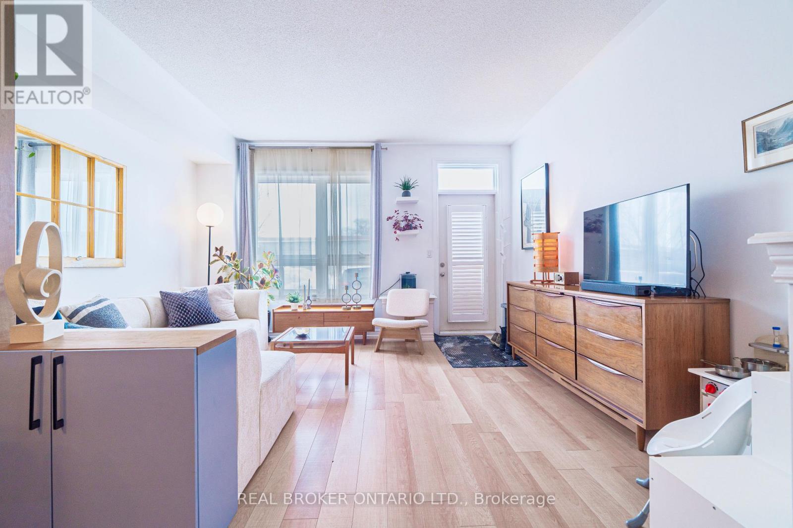 2 - 104 Caledonia Park Road, Toronto, Ontario  M6H 0B1 - Photo 3 - W12781320