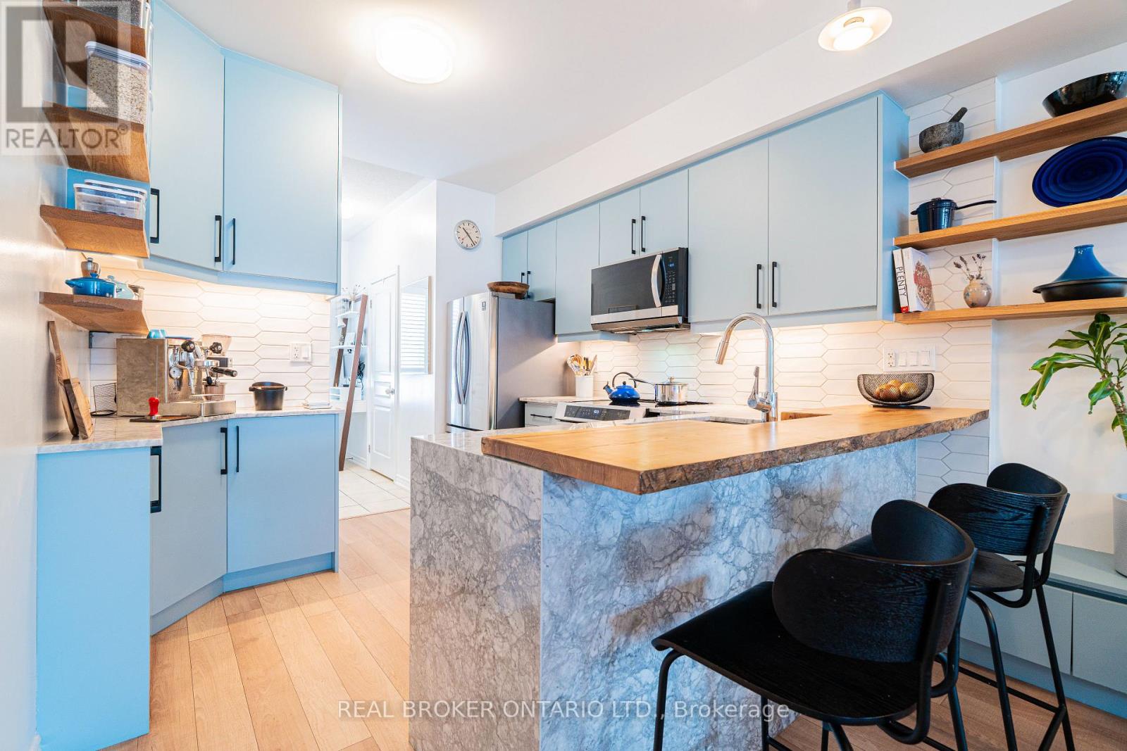 2 - 104 Caledonia Park Road, Toronto, Ontario  M6H 0B1 - Photo 8 - W12781320