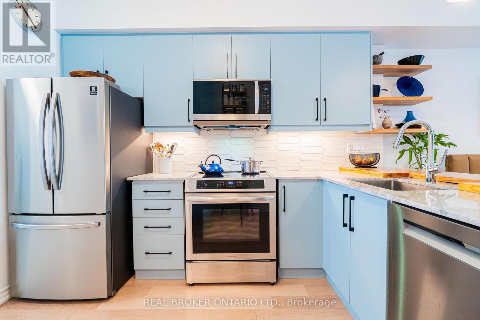 2 - 104 Caledonia Park Road, Toronto, Ontario  M6H 0B1 - Photo 9 - W12781320