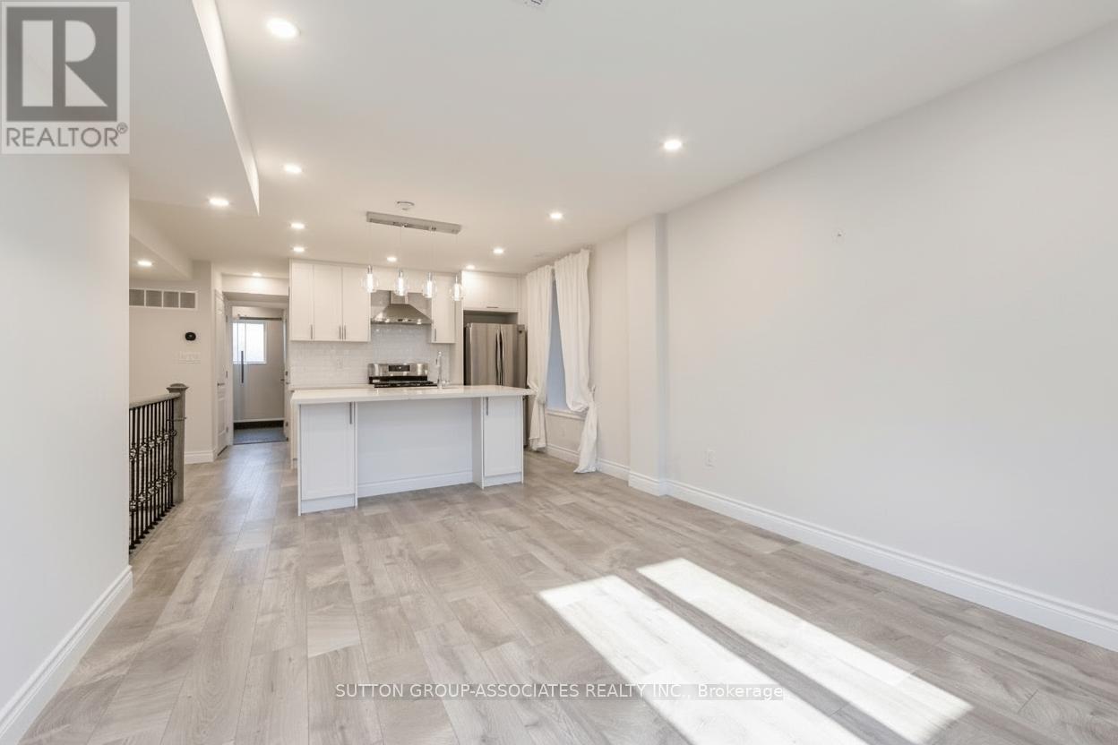 2 - 701 Dupont Street, Toronto, Ontario  M6G 1Z5 - Photo 3 - W12781360