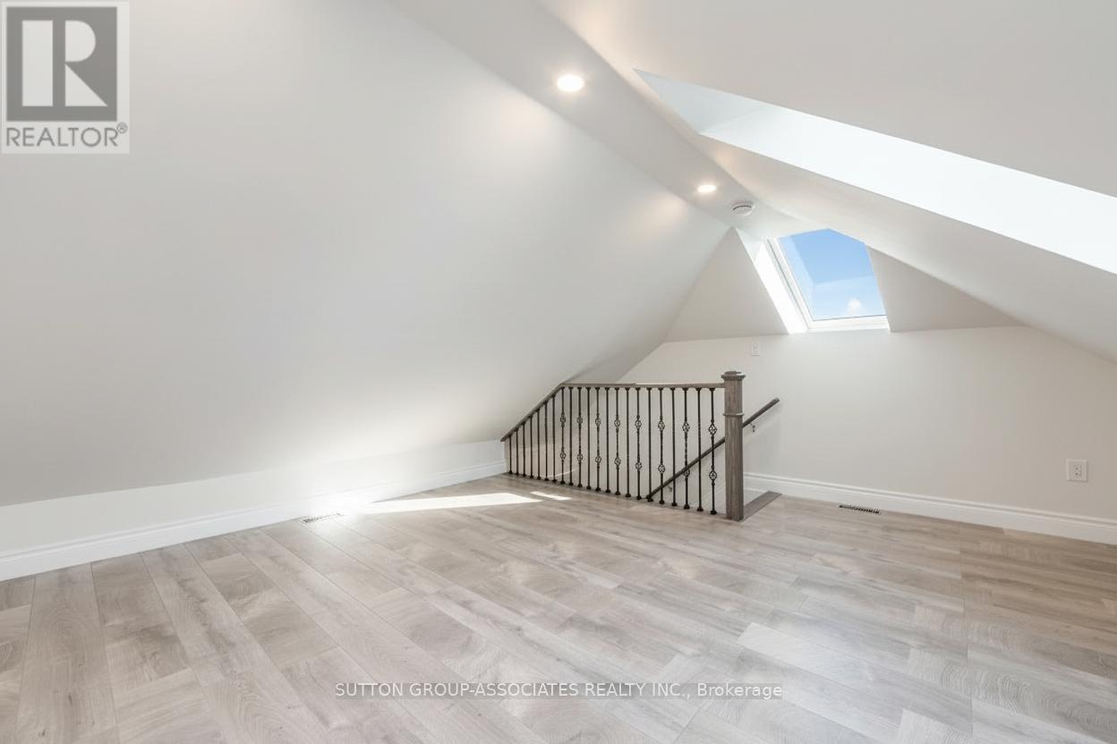 2 - 701 Dupont Street, Toronto, Ontario  M6G 1Z5 - Photo 5 - W12781360