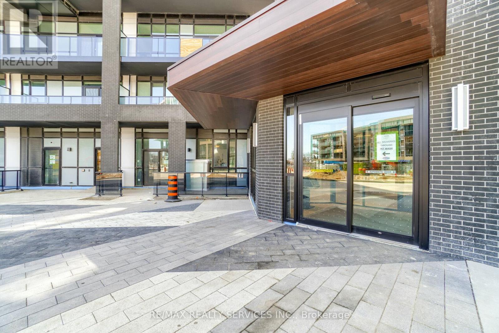 316 - 50 George Butchart Drive, Toronto, Ontario  M3K 0C9 - Photo 4 - W12781364