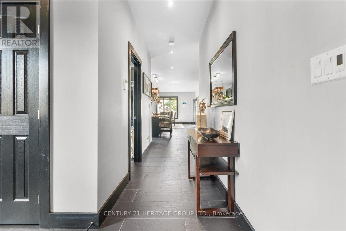 340 Old Mud Street, Hamilton, Ontario  L8J 3Z9 - Photo 3 - X12781294