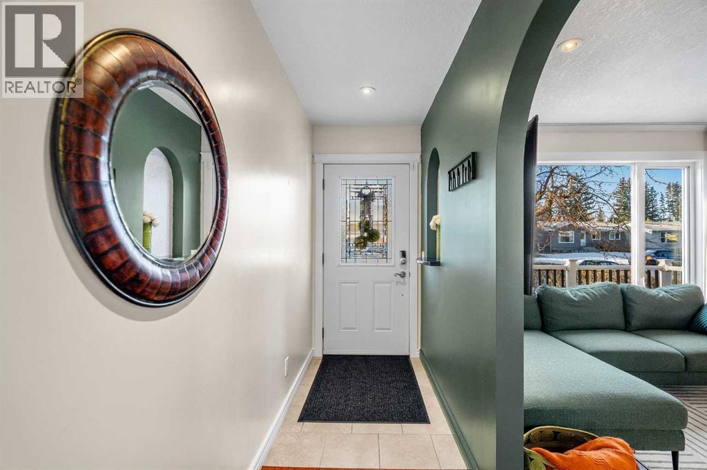 4636 Montana Drive Nw, Calgary, Alberta  T3B 1G1 - Photo 3 - A2280701