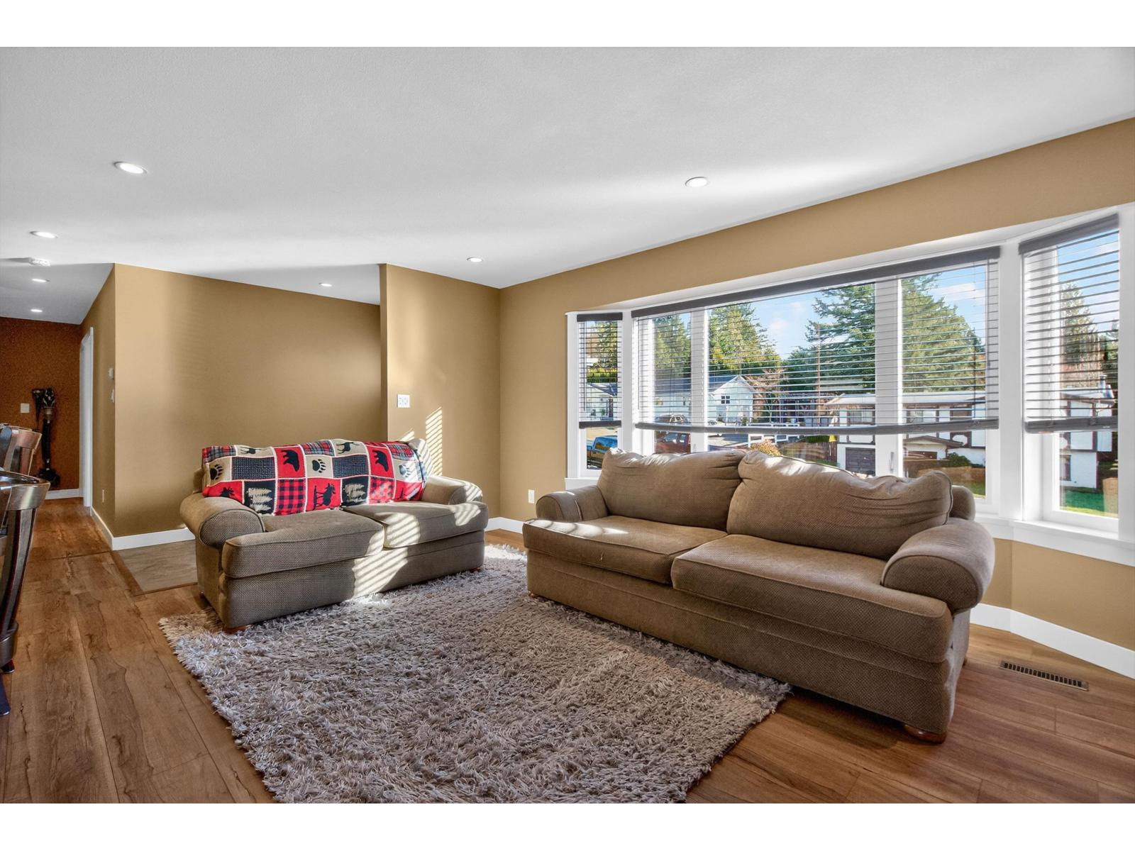 7881 Burdock Street, Mission, British Columbia  V2V 4Y5 - Photo 6 - R3088353