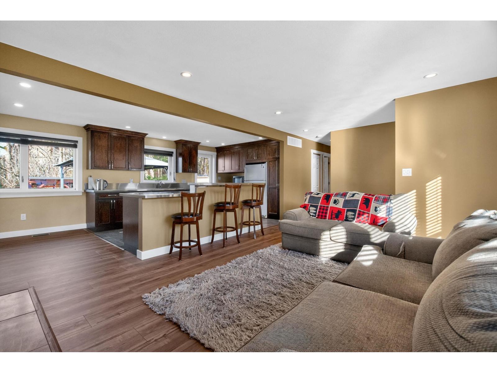 7881 Burdock Street, Mission, British Columbia  V2V 4Y5 - Photo 8 - R3088353