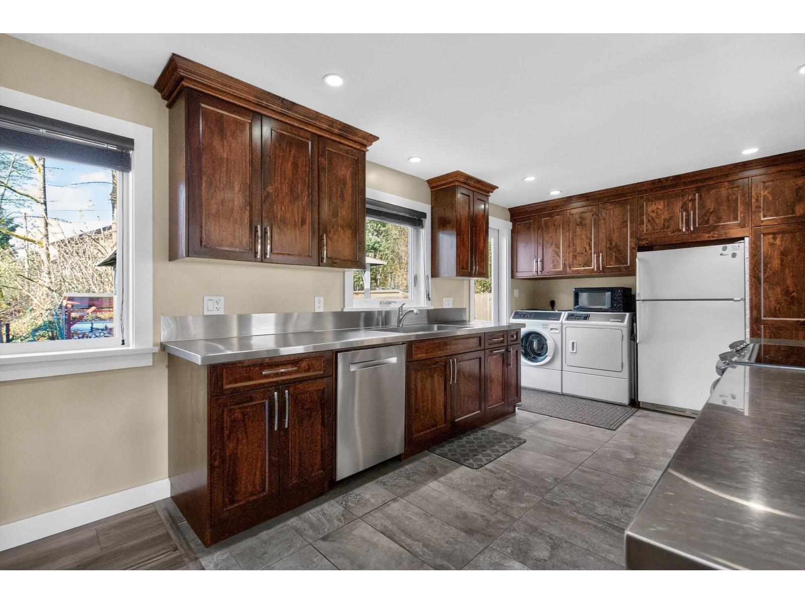 7881 Burdock Street, Mission, British Columbia  V2V 4Y5 - Photo 10 - R3088353