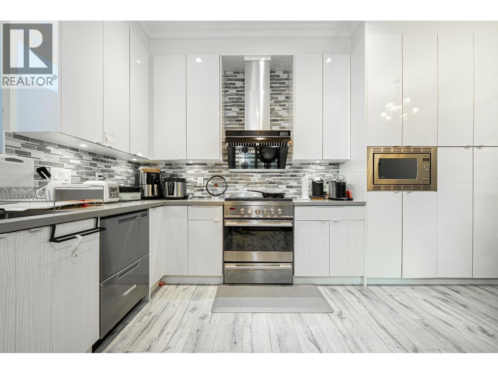 Listing Picture 10 of 28 : 5474 DUNDEE STREET, Vancouver / 溫哥華 - 魯藝地產 Yvonne Lu Group - MLS Medallion Club Member