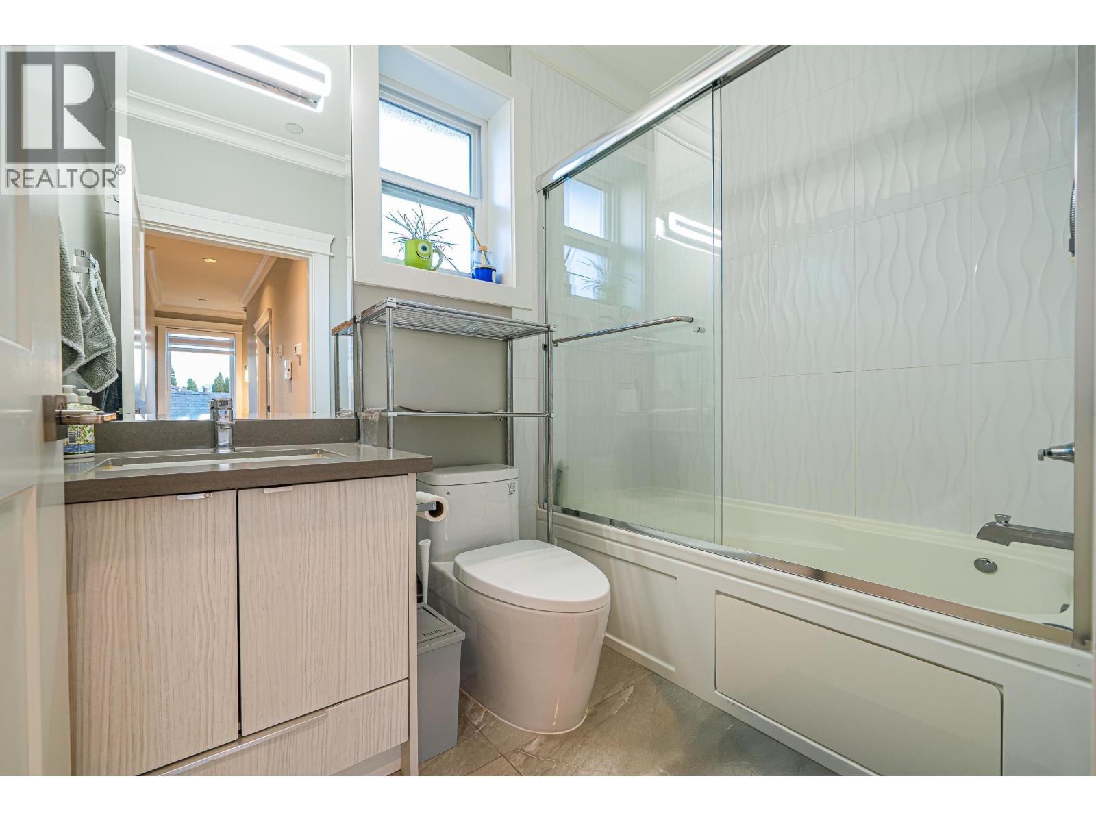 Listing Picture 20 of 28 : 5474 DUNDEE STREET, Vancouver / 溫哥華 - 魯藝地產 Yvonne Lu Group - MLS Medallion Club Member