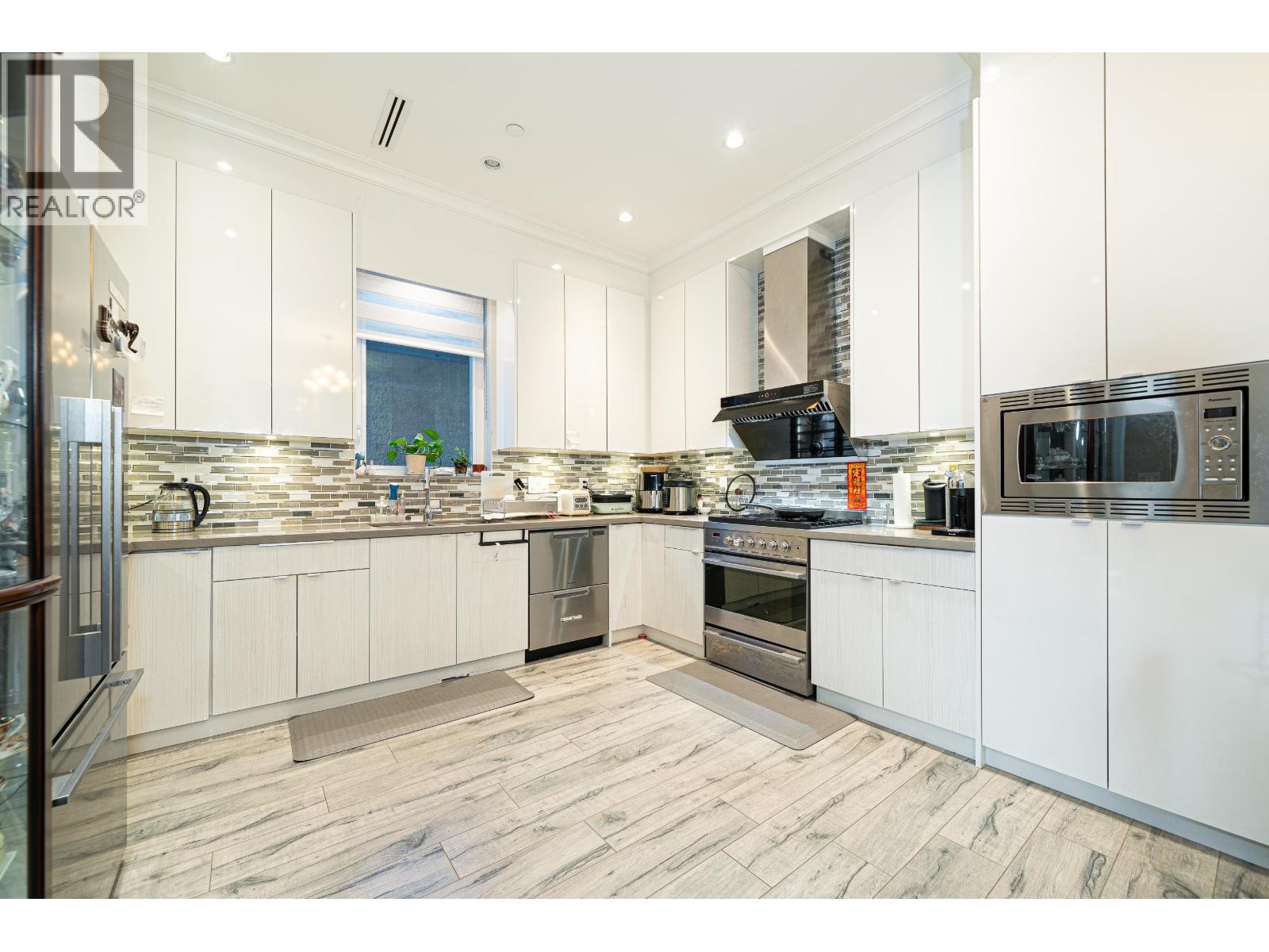 Listing Picture 9 of 28 : 5474 DUNDEE STREET, Vancouver / 溫哥華 - 魯藝地產 Yvonne Lu Group - MLS Medallion Club Member