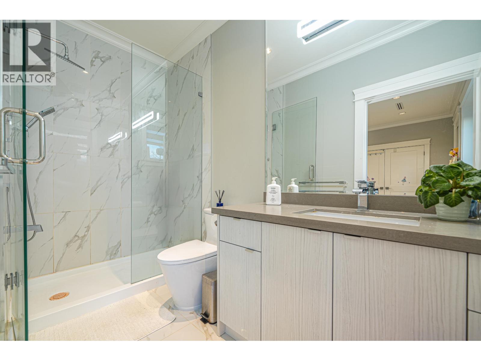 Listing Picture 16 of 28 : 5474 DUNDEE STREET, Vancouver / 溫哥華 - 魯藝地產 Yvonne Lu Group - MLS Medallion Club Member