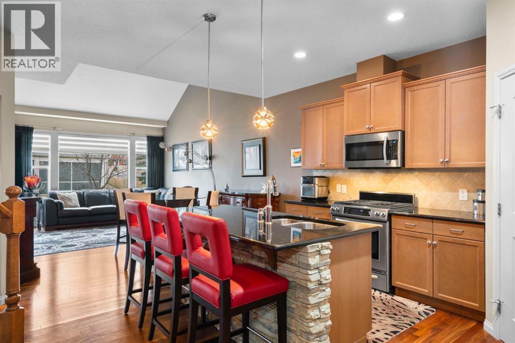 223 Sunset Square, Cochrane, Alberta  T4C 0H3 - Photo 3 - A2285084