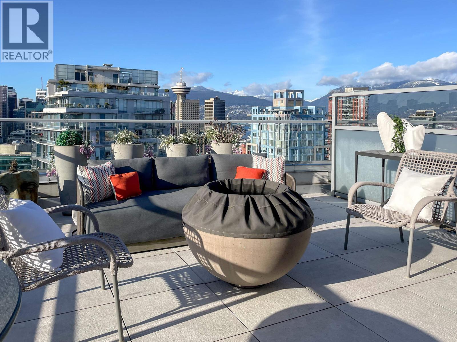 3703 689 Abbott Street, Vancouver, British Columbia  V6B 0J2 - Photo 2 - R3089158