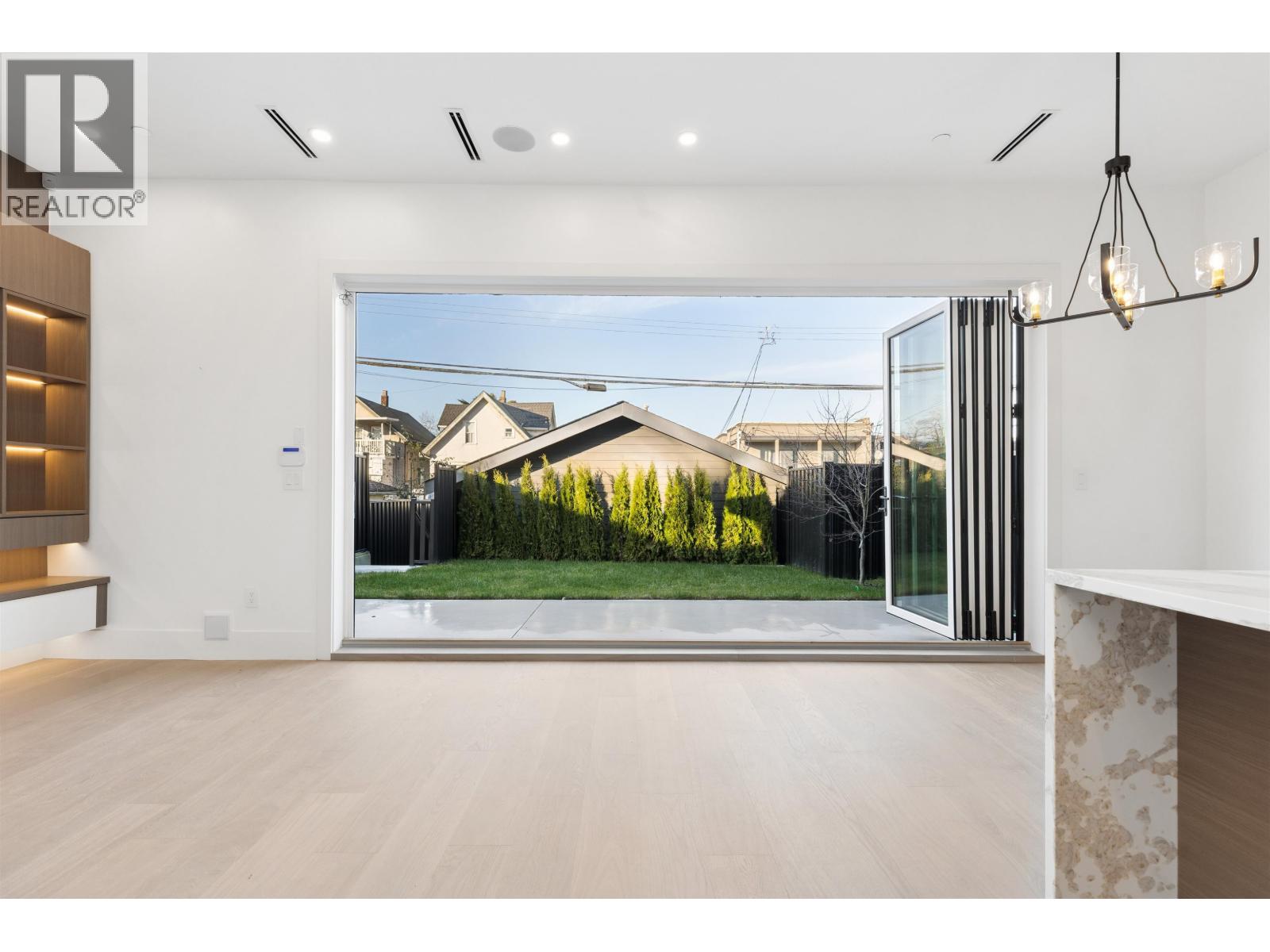 2 847 E 10 Avenue, Vancouver, British Columbia  V5T 2A9 - Photo 1 - R3089171