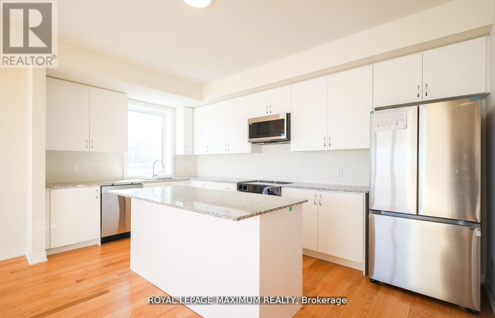 1 - 11 Baynes Way N, Bradford West Gwillimbury, Ontario  L3Z 4M1 - Photo 8 - N12781396