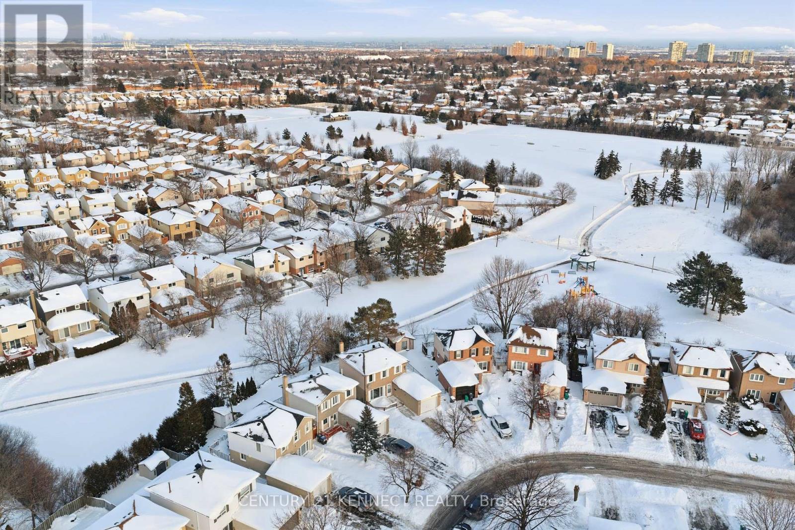 22 Norma Crescent, Brampton, Ontario  L6S 4H2 - Photo 3 - W12781386