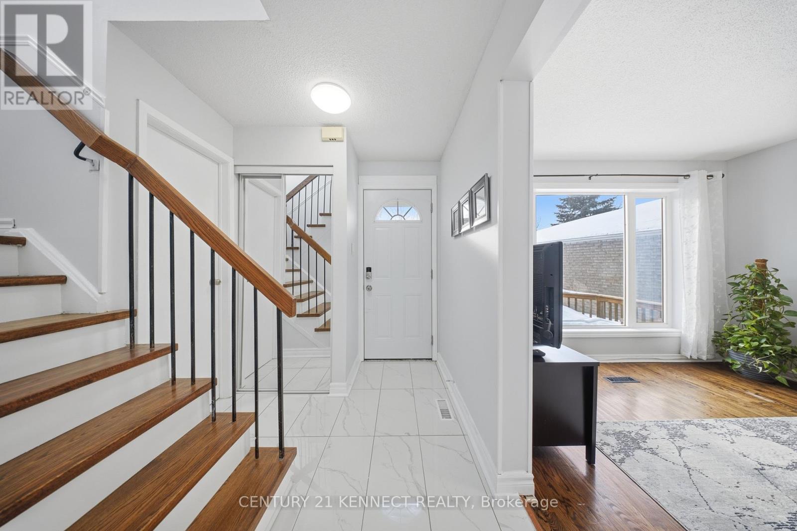 22 Norma Crescent, Brampton, Ontario  L6S 4H2 - Photo 5 - W12781386