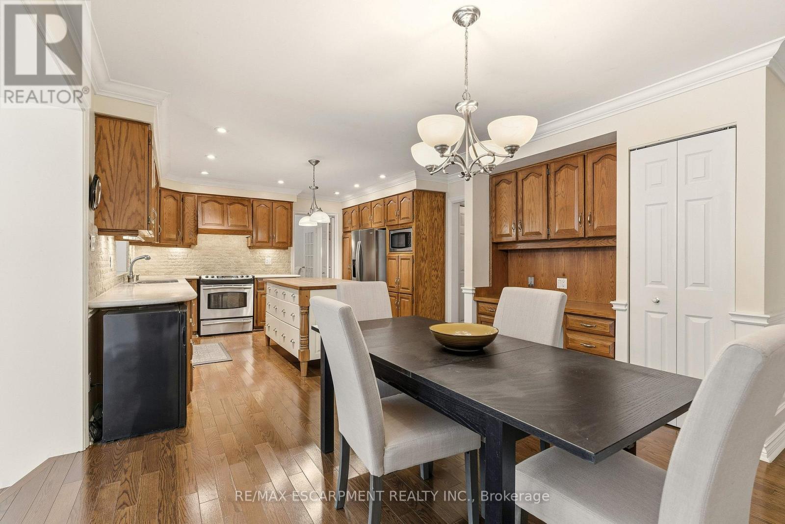 341 Shoreacres Road, Burlington, Ontario  L7L 5P3 - Photo 18 - W12781408