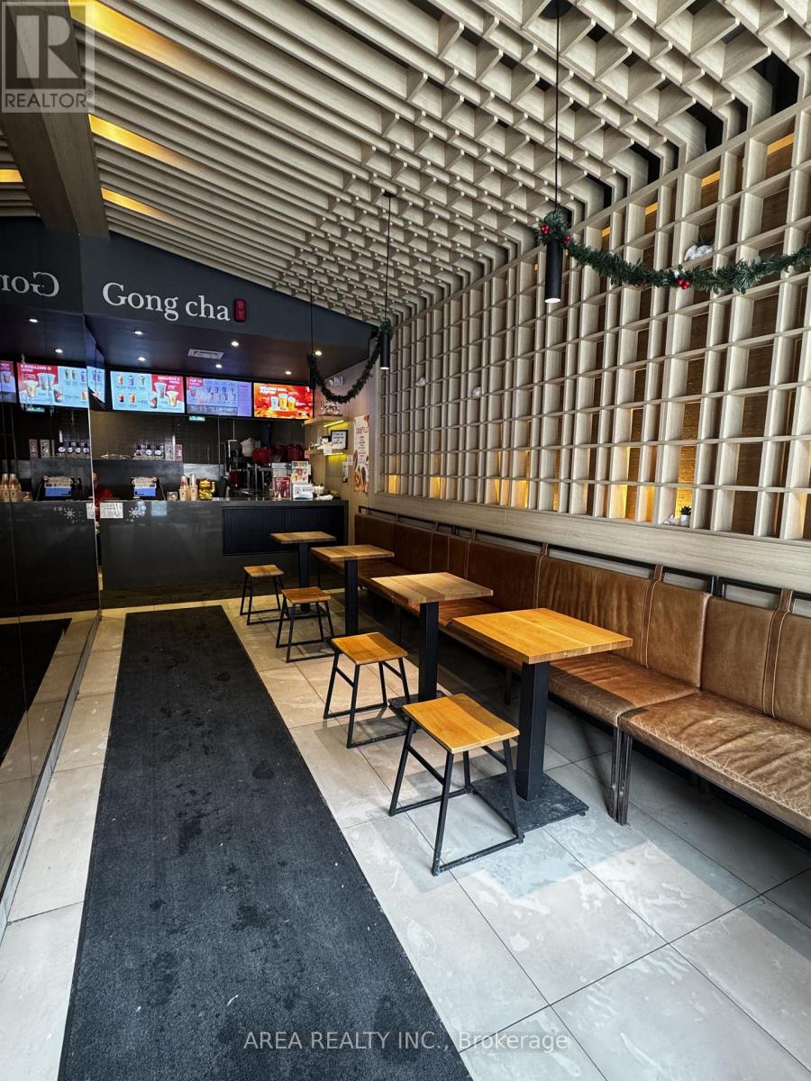 390 QUEEN STREET W, Toronto, Ontario