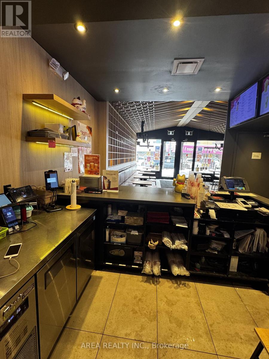 390 Queen Street W, Toronto (Kensington-Chinatown), Ontario  M5V 2A6 - Photo 3 - C12779864