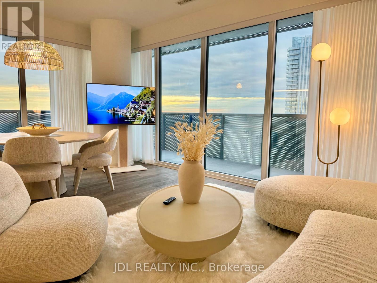 5811 - 55 Cooper Street, Toronto, Ontario  M5E 0G1 - Photo 3 - C12781480