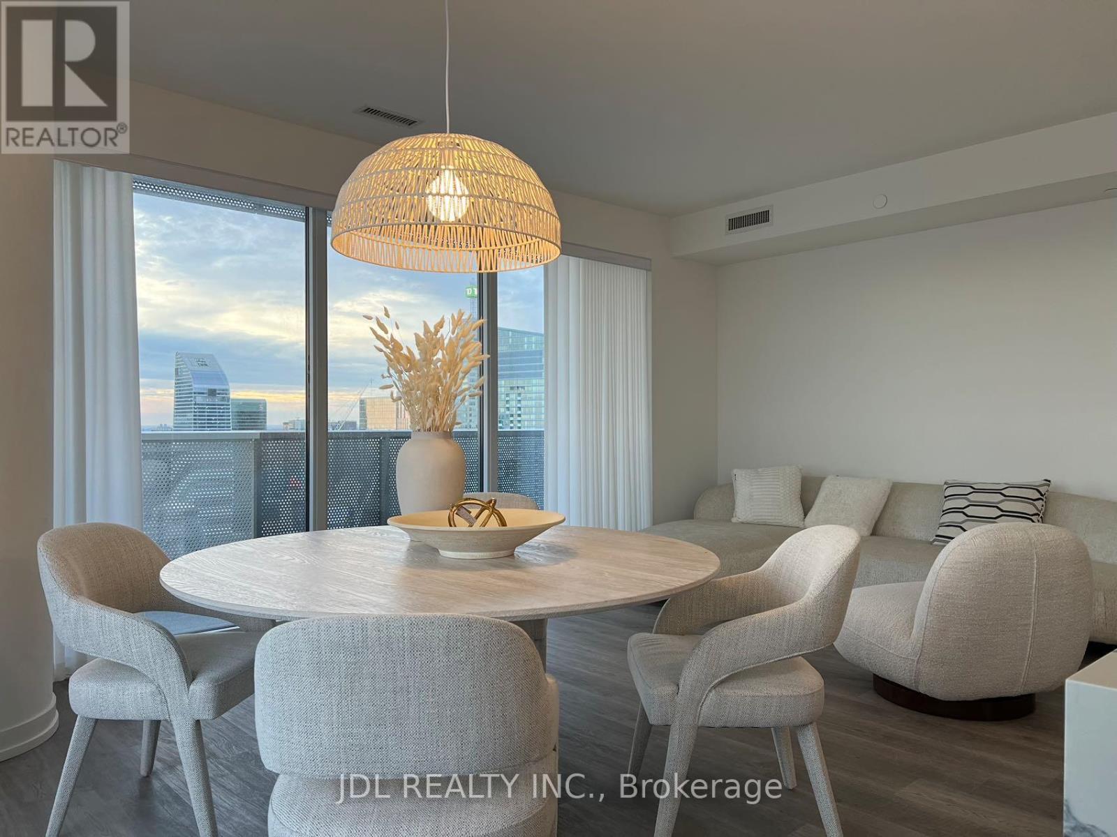 5811 - 55 Cooper Street, Toronto, Ontario  M5E 0G1 - Photo 6 - C12781480