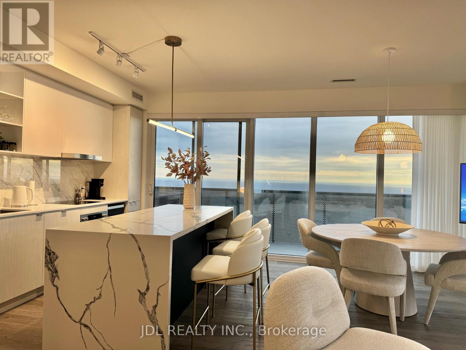 5811 - 55 Cooper Street, Toronto, Ontario  M5E 0G1 - Photo 8 - C12781480